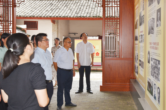 参观“红廉北流线”点位——中共广西省委机关旧址（黎家庄）。陈希璇摄