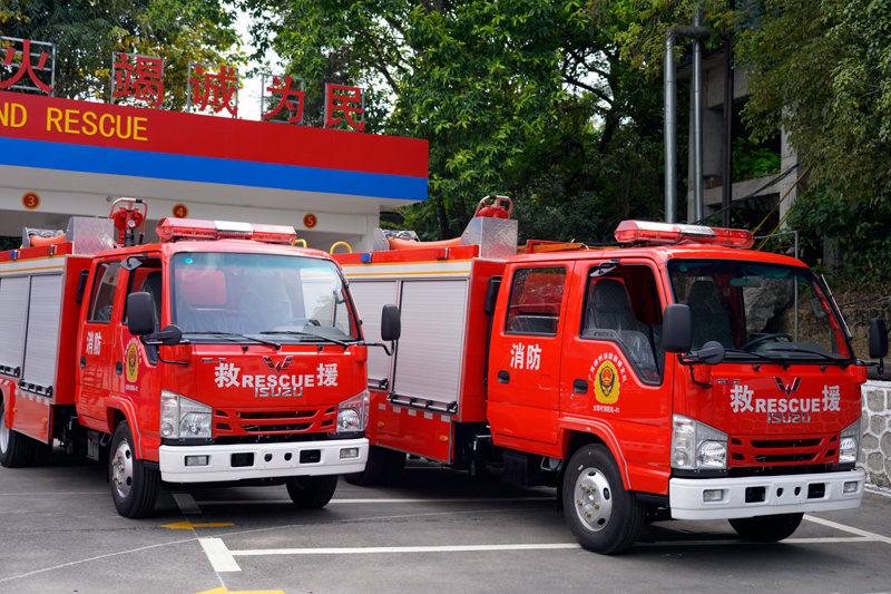 执勤消防车。梁祥辉摄