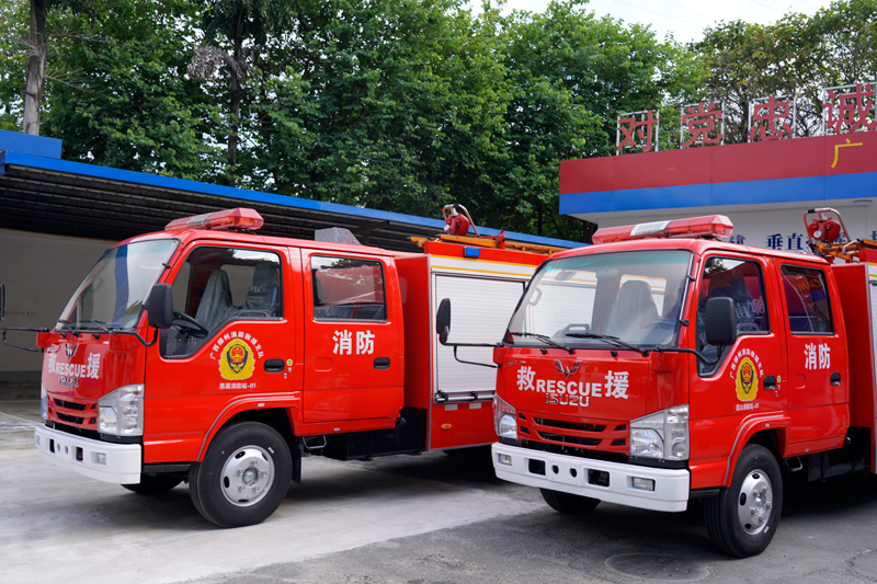 执勤消防车。梁祥辉摄