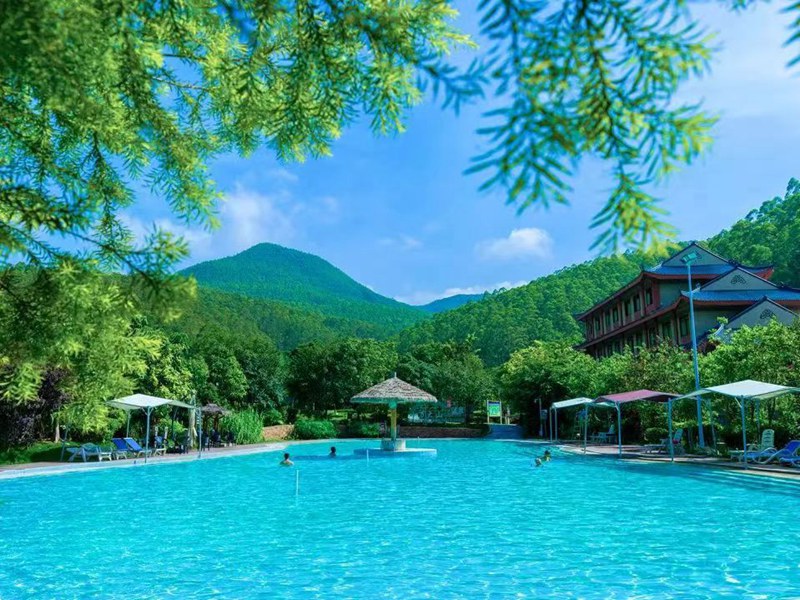 十万大山布透温泉。