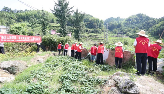 不忘初心怀使命 服务基层党旗红
