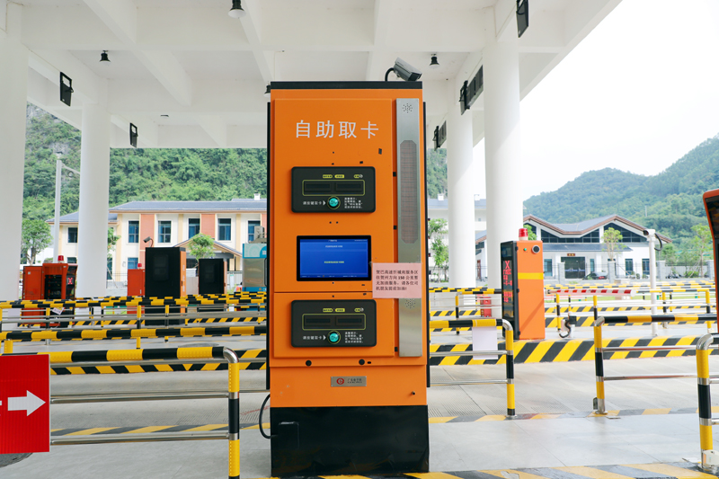 自助发卡机。韦耀尚摄