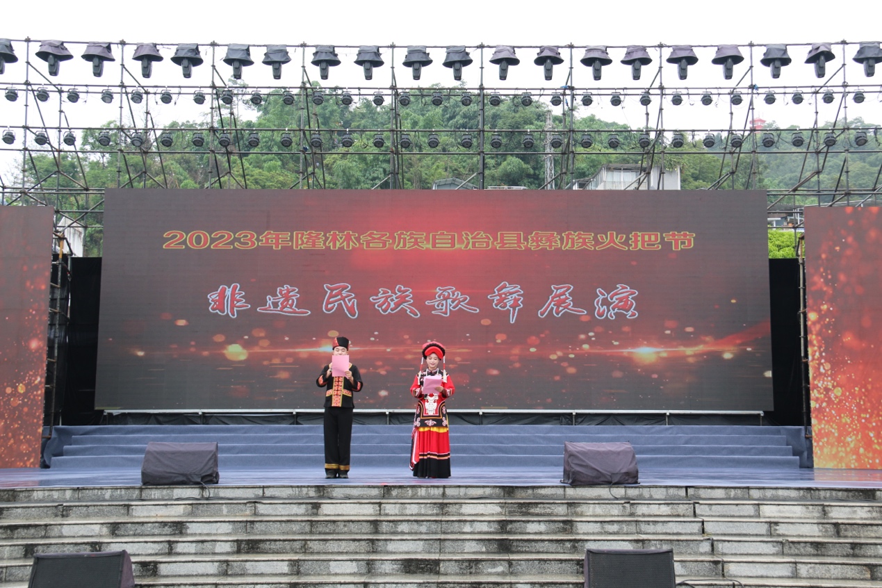 8月9日，隆林城东文化广场隆林各民族非遗民歌展演现场。黄宇霈摄