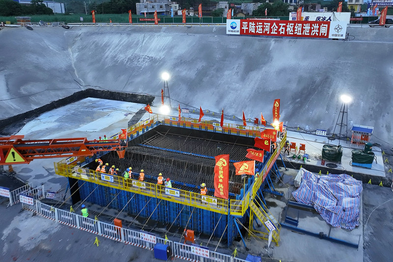 平陸運河企石樞紐泄水閘首倉混凝土澆筑現場.jpg