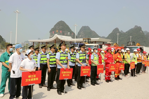 高速公路邊坡水毀塌方事故應急處置聯合演練活動現場。
