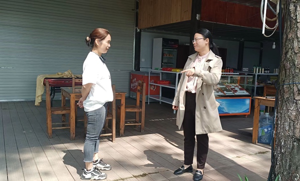 象州县纪委监委督察组深入农庄检查干部是否存在违规吃喝问题