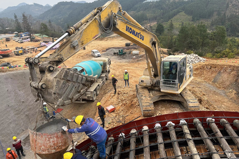 广西融福高速公路（泗顶段）施工现场。王伊阳摄