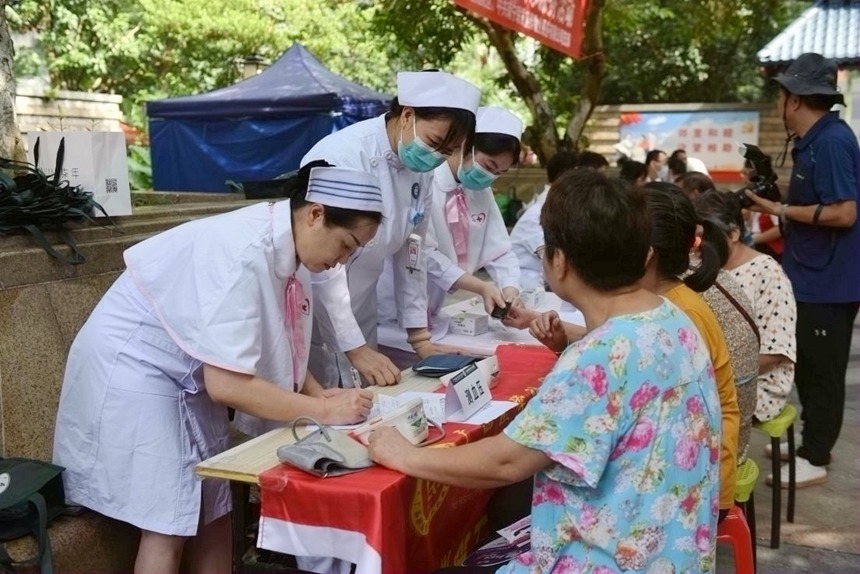 义诊活动现场。王海琴摄