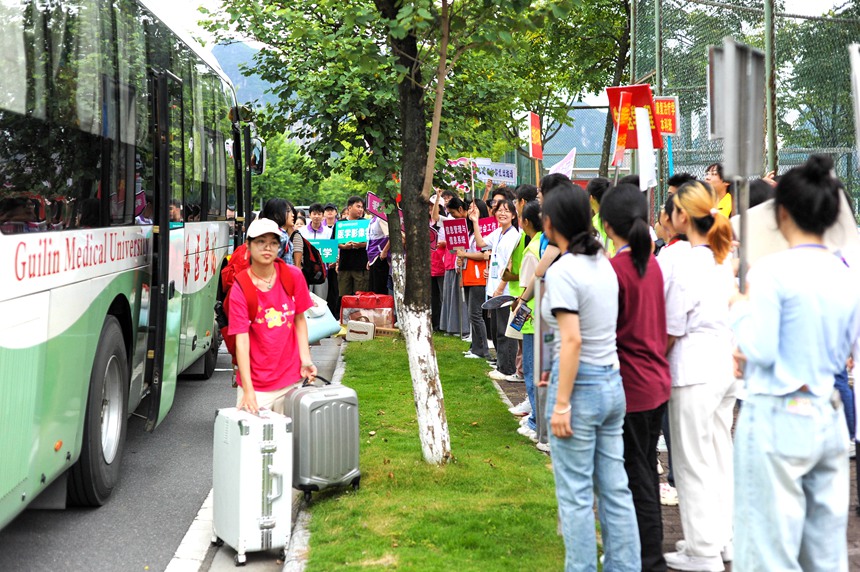 迎新现场。学校供图