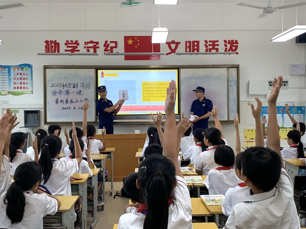 消防安全第一课现场。来宾市消防救援支队供图