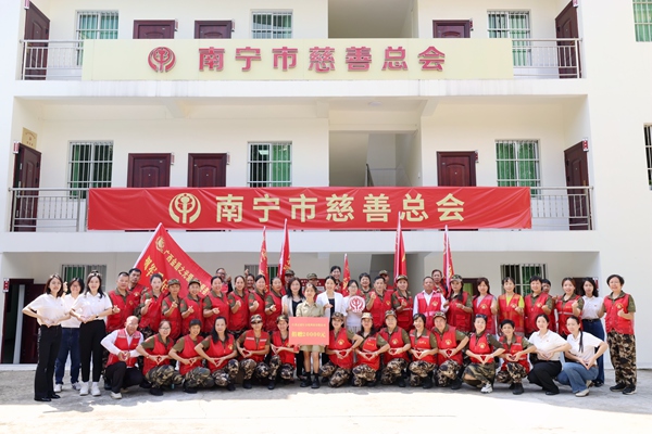 合影。邹财麟摄