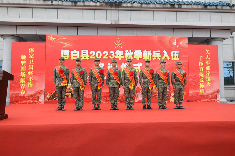 10名二次入伍老兵再着戎装赓续军人的征程
