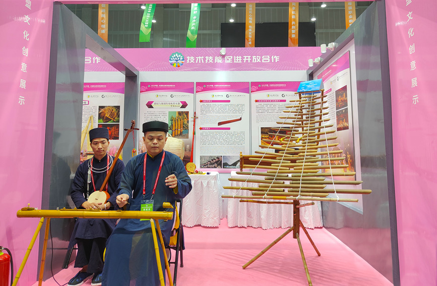 东盟国家器乐展示。覃炫铭摄