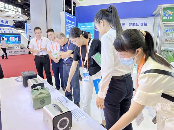 环保展现场。延焱摄