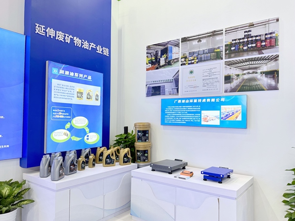 环保展现场。延焱摄