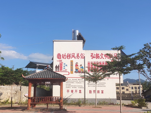 下垌村“村规民约”墙。浦北县委宣传部供图