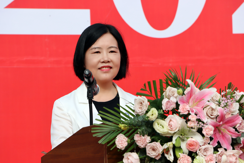 文萍讲授“开学第一课”。广西幼师供图