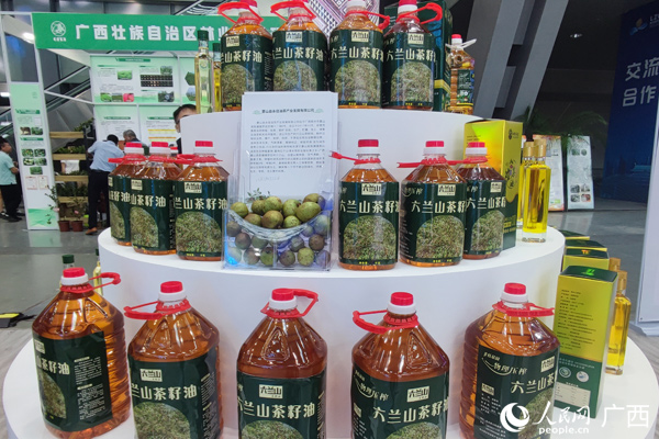 油茶产品展示。人民网记者 王勇摄