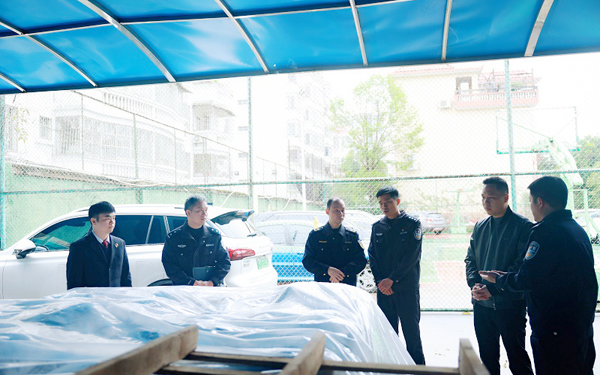 贺州市检察院指导平桂区检察院提前介入陆某某等人涉嫌生产、销售伪劣产品案。贺州市检察院供图