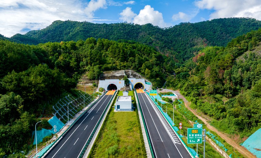 崇爱高速观音山隧道