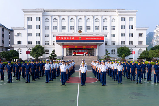 升旗仪式现场。贺州消防供图