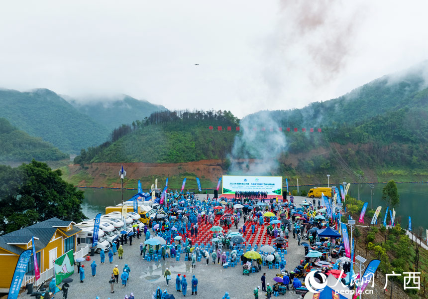 比赛开幕式现场。人民网记者 王勇摄