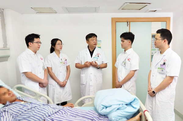 教学查房。桂林医学院附属医院供图