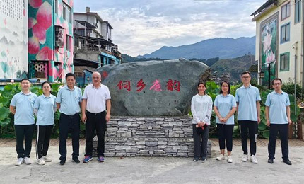 廣西中醫藥研究院開展清廉教育活動黨員們在觀蓮、紅廉、思廉、悟廉、守廉步道上漫步，在觀蓮亭、思廉亭、守廉亭駐足，在競相開放的花叢中品味“出淤泥而不染，濯清漣而不妖”的廉潔氣節，欣賞廉潔詩詞、畫作等文化作品。【詳細】 