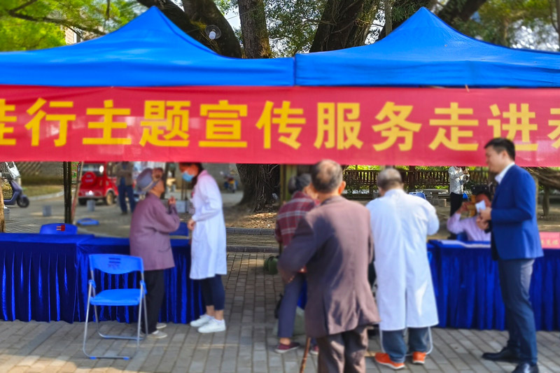 义诊现场。陆春玉摄