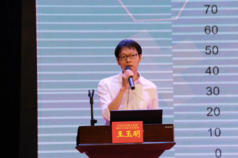 恭城县民族中学讲座现场。李美芬摄