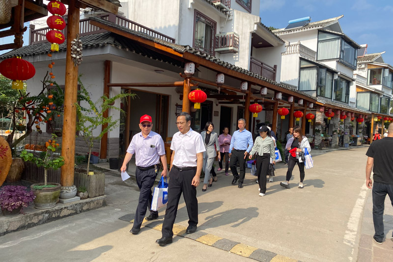 开展慰问活动。恭城瑶族自治县卫健局供图