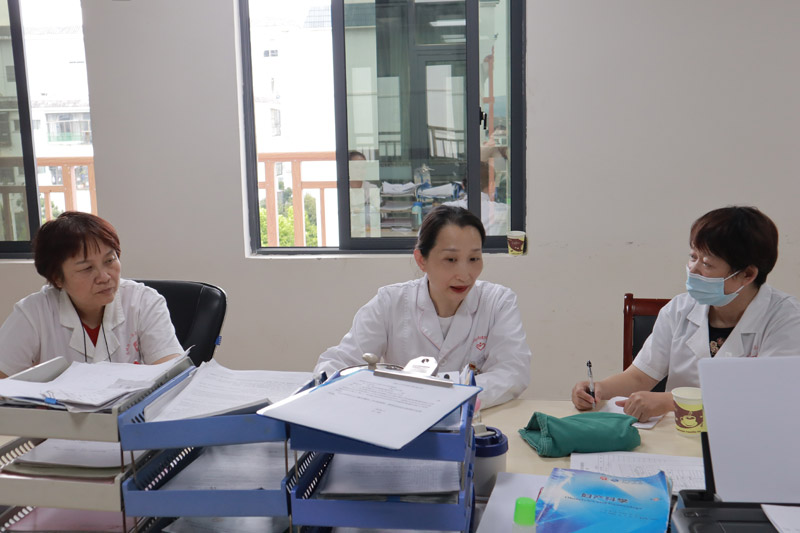 专家交流学习。谢雨婕摄