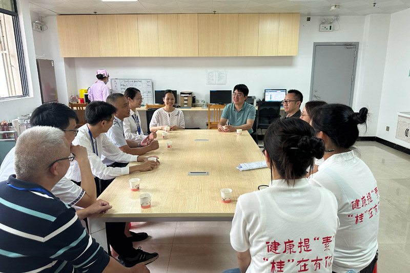 专家交流学习。费沁蕊摄