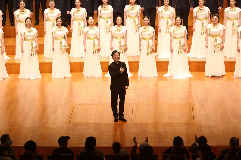 广西艺术学院二级教授，合唱团团长兼指挥华山。林育瑜摄