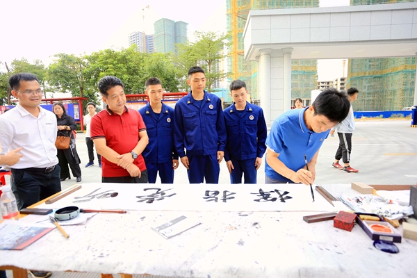 书法家现场泼墨挥毫