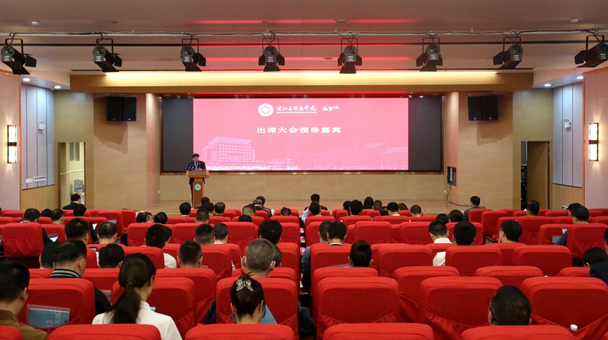 右江民族医学院校友会成立大会暨第一届会员代表大会现场。麻霄汉摄
