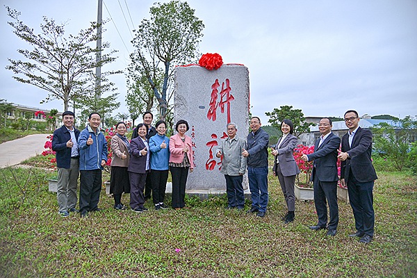 广西老教授协会参观数字生态文明圈并共同为那岭劳动教育实践基地揭幕