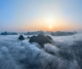 广西凤山：云雾缭绕生态美