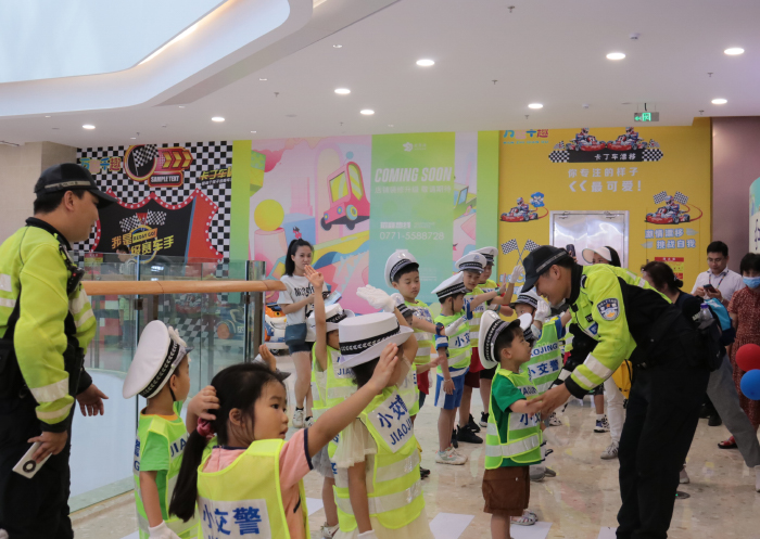 特色便民活动。南宁华丰城爱琴海城市广场供图