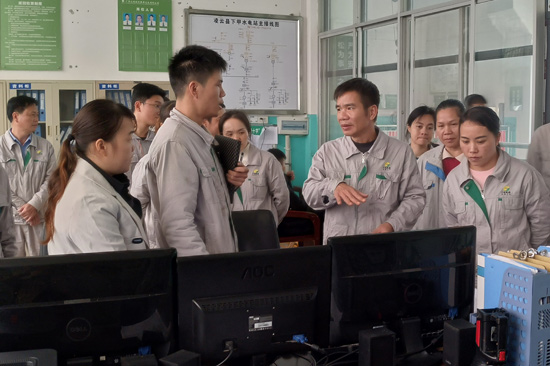 现场教学。黄革英摄