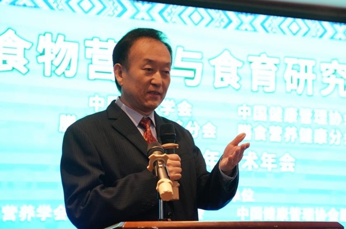 青島大學營養與健康研究院首席教授、常務副院長、博士生導師李鐸致辭