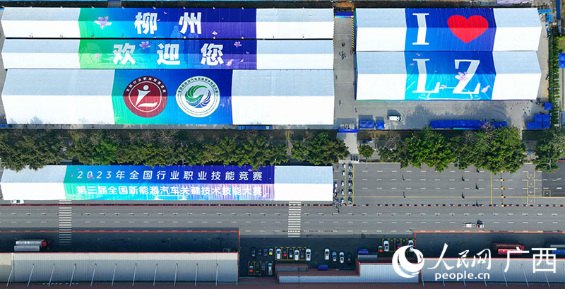 航拍第三届全国新能源汽车关键技术技能大赛现场。人民网 付华周摄