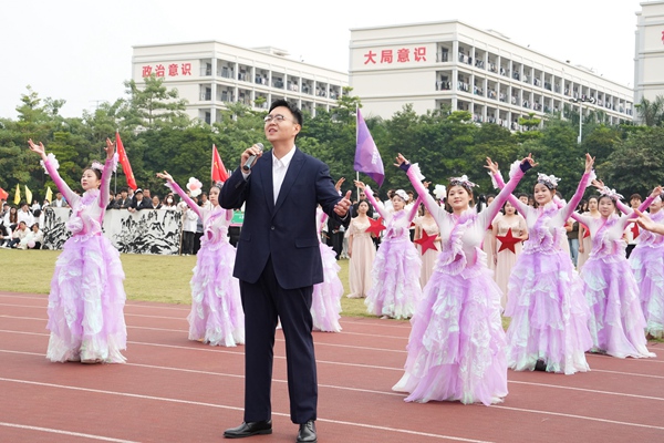 运动会开幕式上的精彩表演。北海艺术设计学院供图