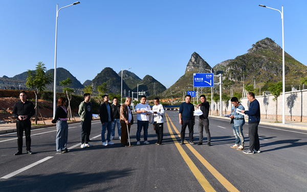 五马路工程项目竣工验收现场。黄贤摄