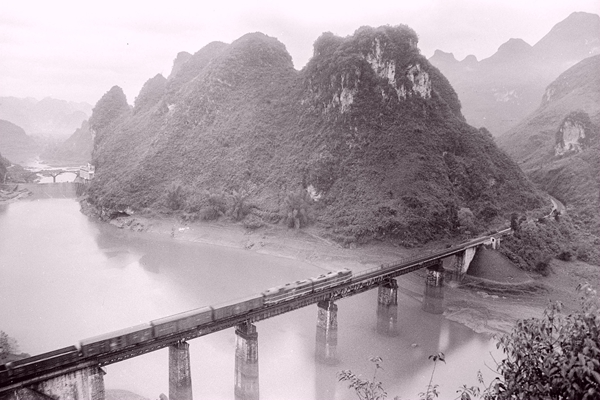 老黔桂線拔貢橋（2004年）。蔣建雄攝