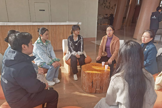 座谈会现场。黄坚摄
