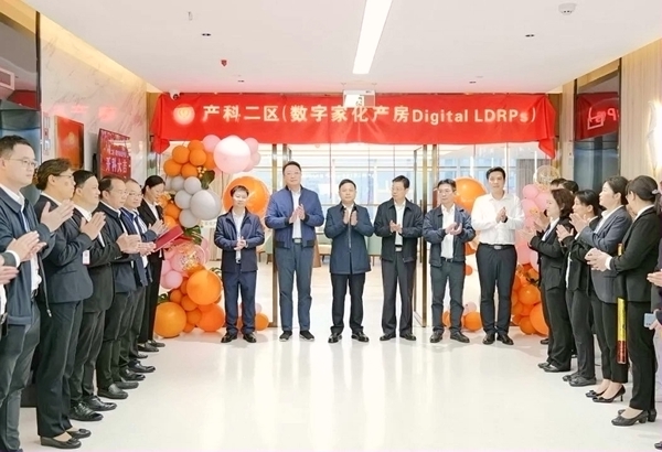 揭牌仪式现场。吕明原摄