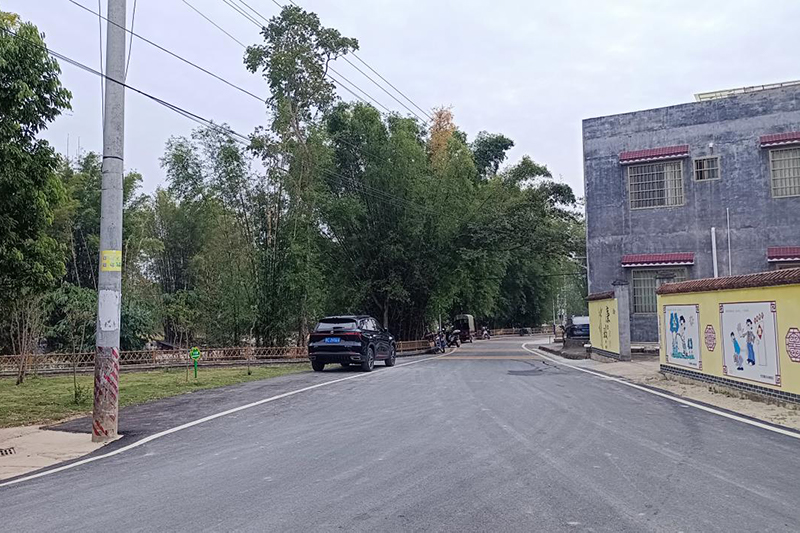 村头公路。回龙镇供图