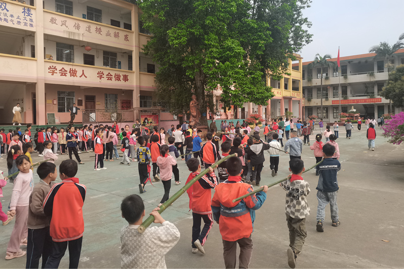 学生在校参加“三月三”活动。兴业县葵阳镇新荣小学供图