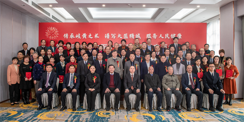现场合影。自治区中医药局供图